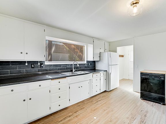 3rd image of 914 S 48th St #1