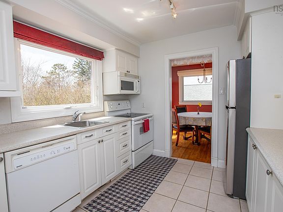 5th image of 273 Joffre St