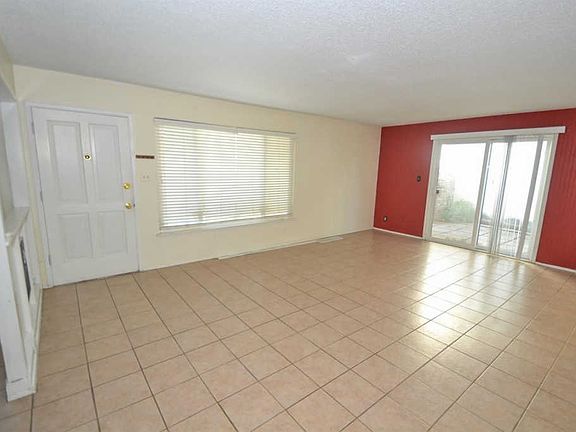 3rd image of 5075 N Roosevelt Ave APT 3