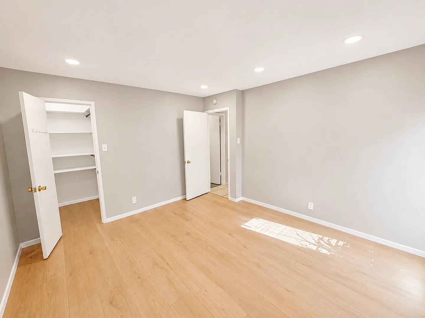 Light & Bright 2-Bedroom Condo Near Downtown Walnut Creek & BART — Photo 4