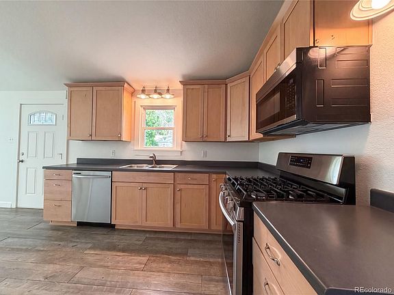 2nd image of 433 Sunnyside Lane