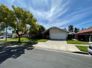 2224 Robinwood Ave, Clovis, CA 93611