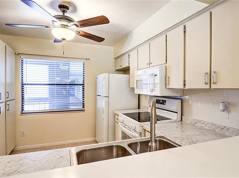 3399 Mermoor Dr #207 — Photo 30