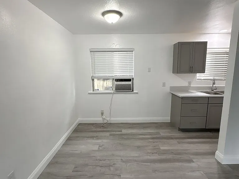 315 NE 3rd Ave #D-A-D — Photo 3