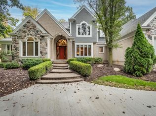 6080 Turnberry Dr, Commerce Township, MI