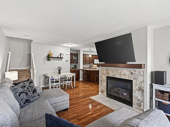 3rd image of 6222 Maclynn Ave NE