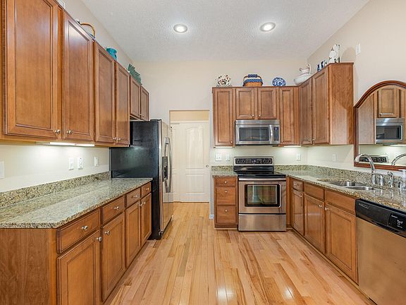 4th image of 9709 Stillmeadow Ct