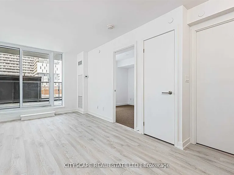 120 Varna Dr #425 — Photo 3