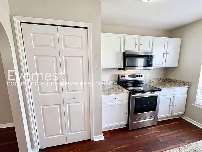 3823 Exeter Ln — Photo 7