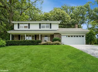 16W479 Timberlake Dr, Willowbrook, IL