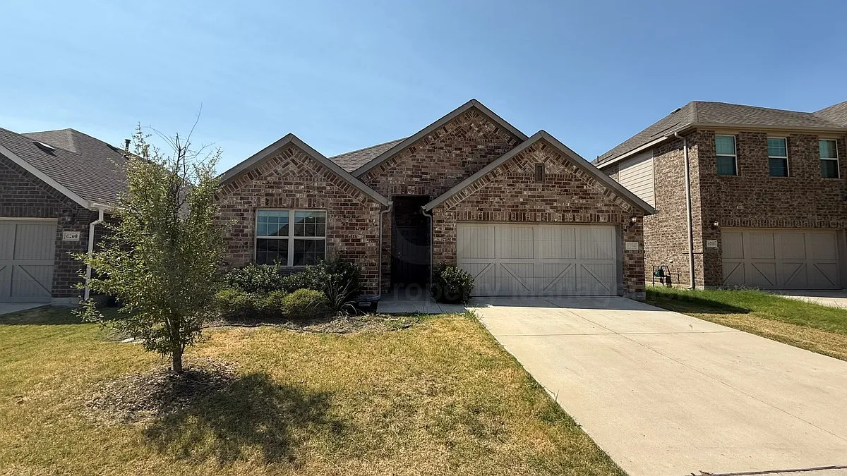 4 bed, 2.0 bath, 1885 sqft, $2,299 — Photo 1
