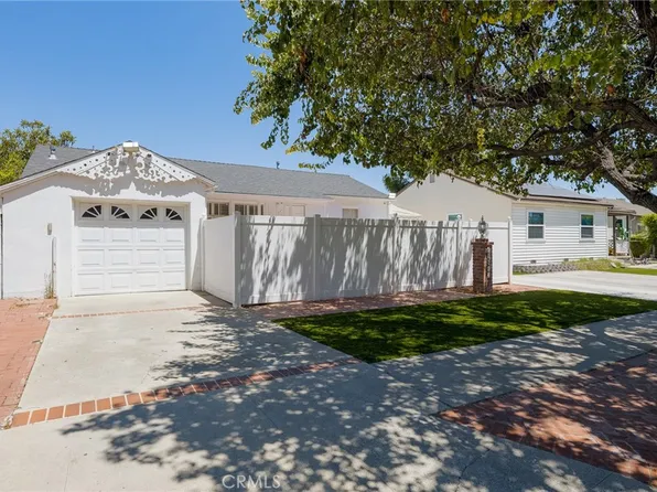 18813 Cantlay St, Reseda, CA 91335