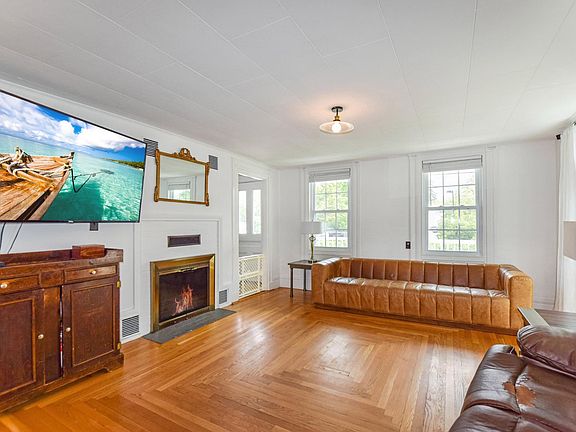5th image of 324 Main St House A