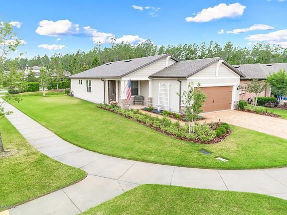 2nd image of 21 Canopy Oak Ln