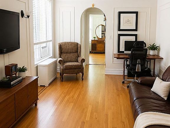 4th image of 225 Bennett Ave APT 6H
