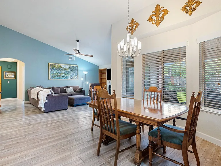 7587 N Spalding Ave — Photo 3