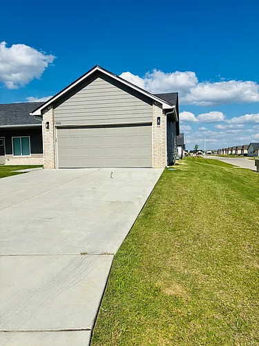 5200-5202 N Honeylocust Cir #5200 Photo 1 5200-5202 N Honeylocust Cir #5200 Photo 1