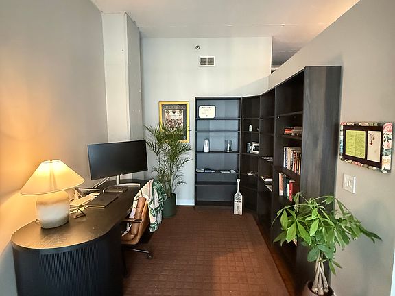5th image of 910 W Madison St APT 702