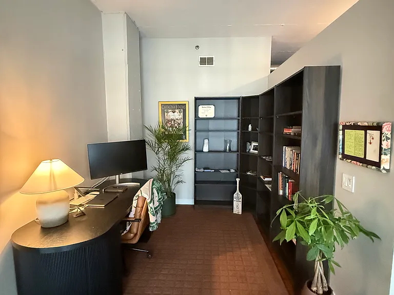 910 W Madison St #702 — Photo 5
