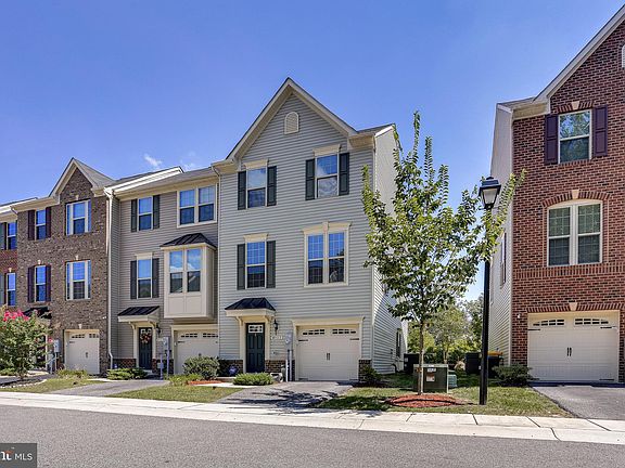 3rd image of 8123 Falcon Crest Dr