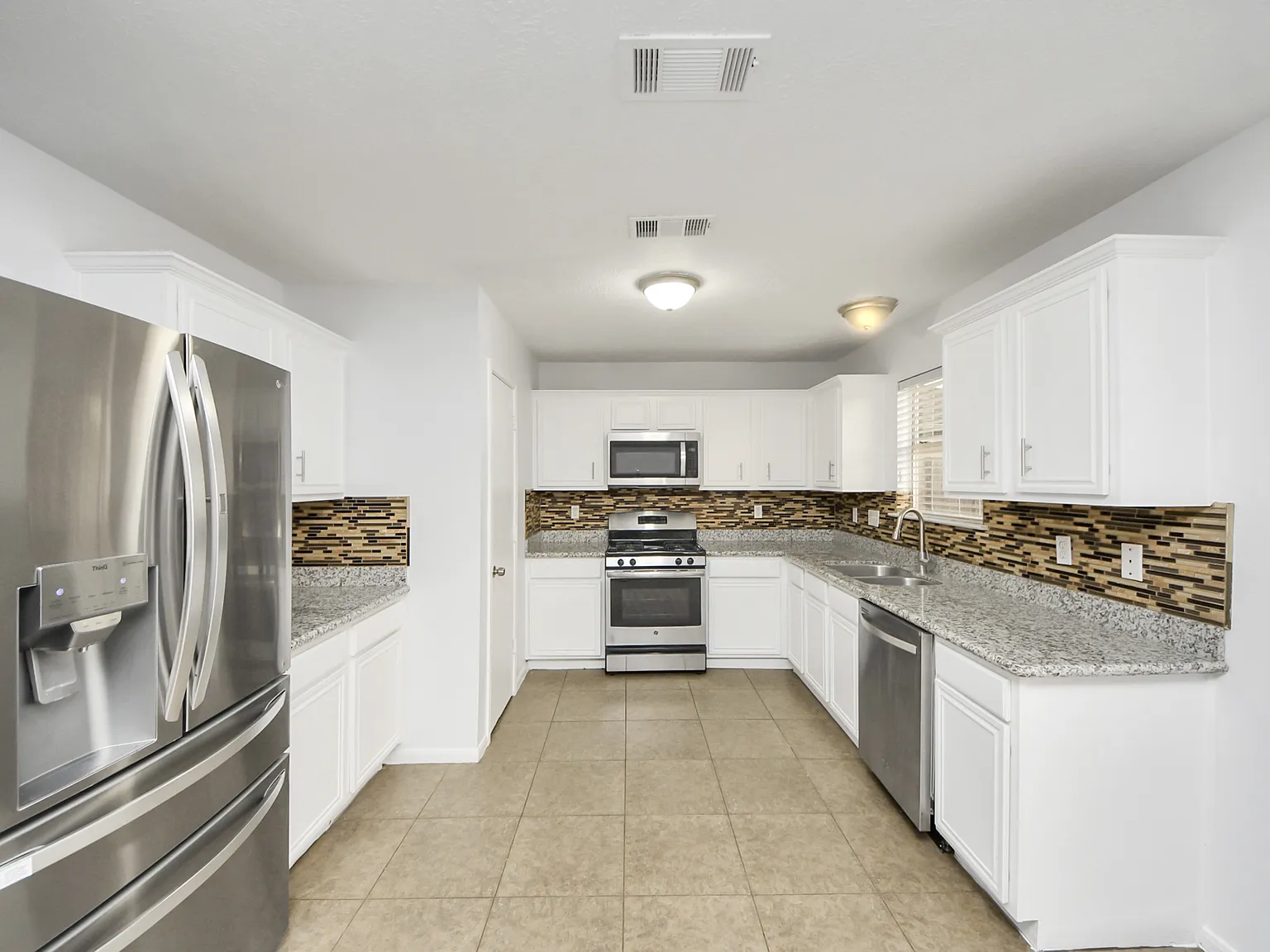 3906 Bridgebay Ln — Photo 2