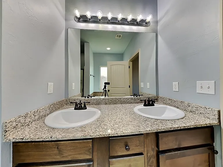 20611 Frontier Pl — Photo 9