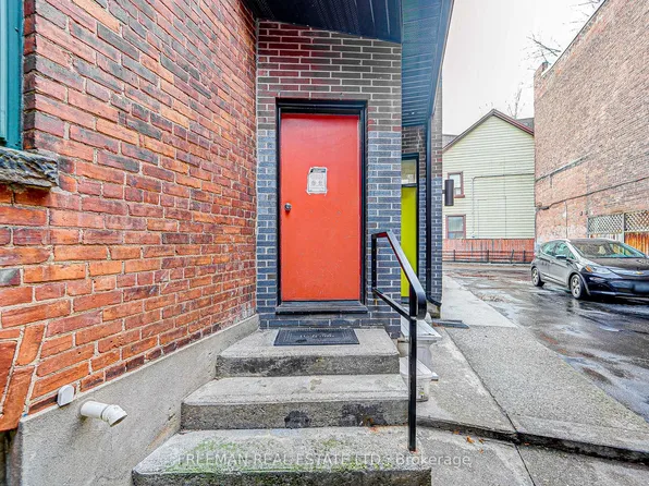 986 Bathurst St #1, Toronto, ON M5R 3G6