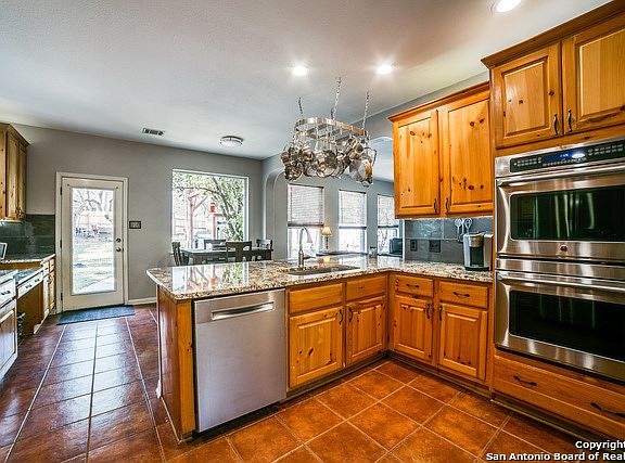 5th image of 26015 Cuyahoga Cir