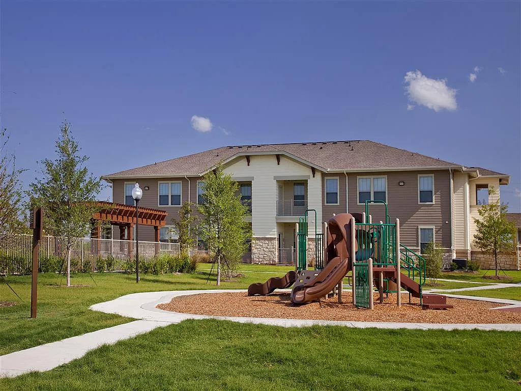 Tierra Pointe — Photo 2