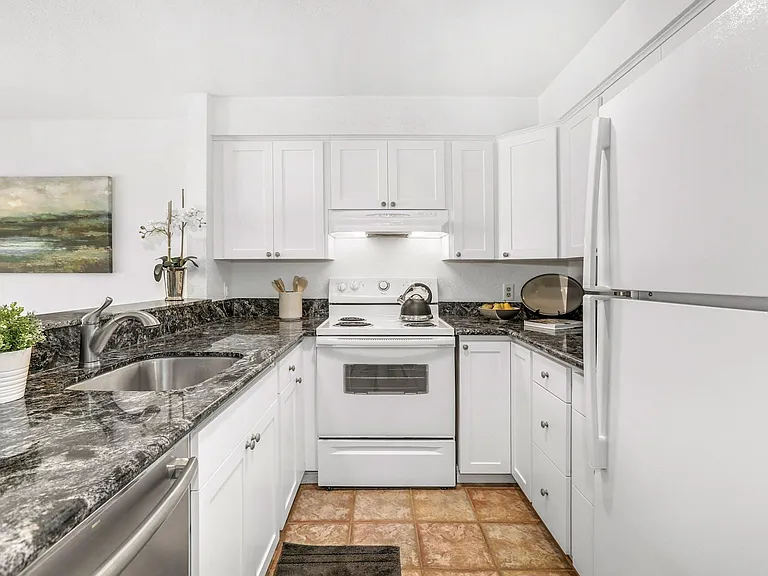 14647 NE 35th St #24 — Photo 9