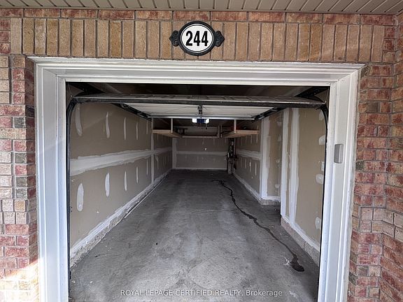 3rd image of 244 Mortimer Cres
