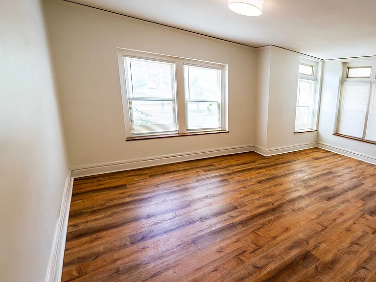 3007 Grand Ave #10 — Photo 3