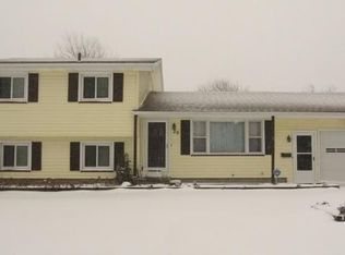 22 Dawnhaven Dr, Gates, NY 14624