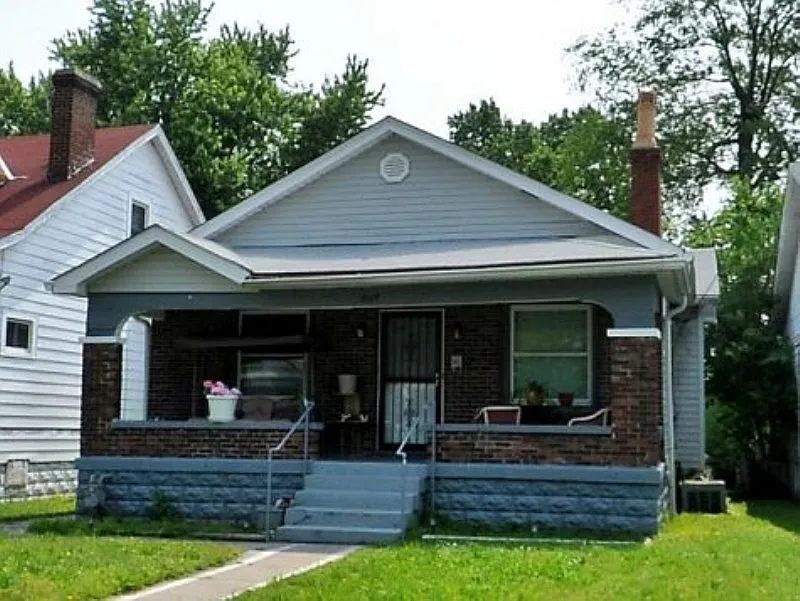 1069 Cecil Ave photo 1