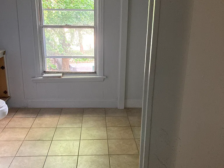 929 Green St — Photo 2