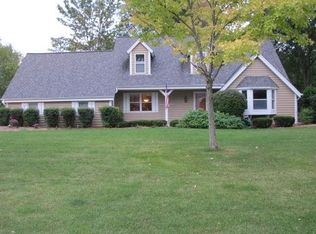 2220 S Parkside Dr, New Berlin, WI 53151