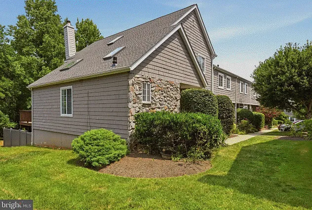4 bed, 3.5 bath, 2292 sqft, $3,450 — Photo 1