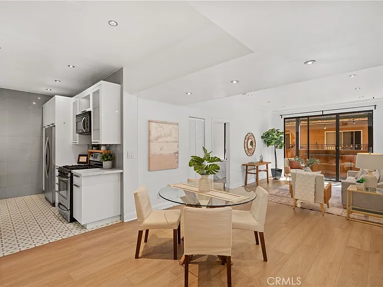 828 N Hudson Ave #106 — Photo 2