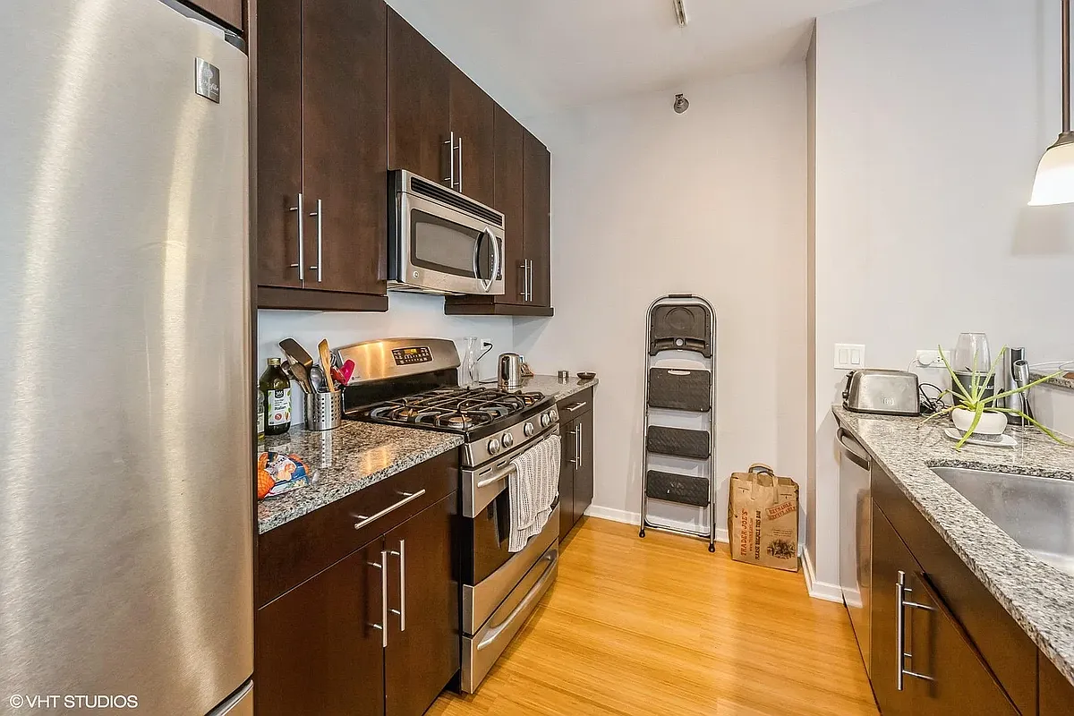Building Photo - 123 S Green St #307B