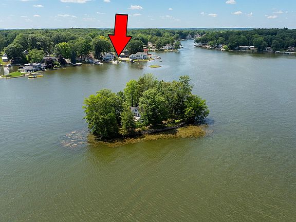 5th image of 877 Harbor Ct