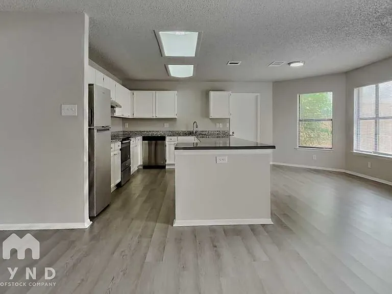 8031 Manderly Pl — Photo 2