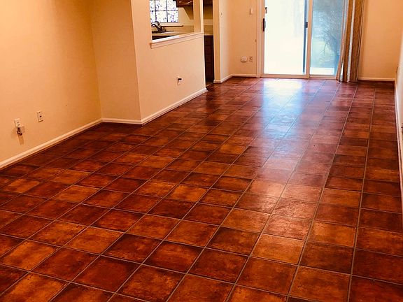 Dining area with Garden view