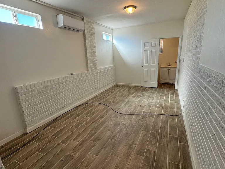 328 E Lester St #1 — Photo 8
