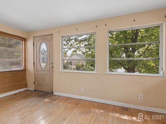 4th image of 37 Hensler Ln