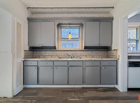 5th image of 2306 1st St