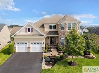 6 Ryder Ct, Monroe Township, NJ 08831