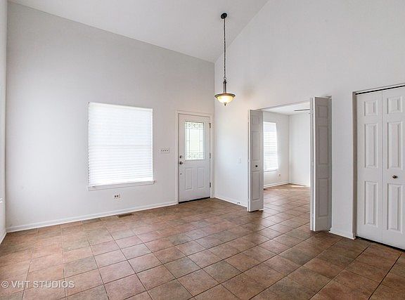 5th image of 700 Portsmouth Dr