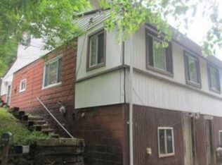 2979 Phillips Dr, New Kensington, PA 15068