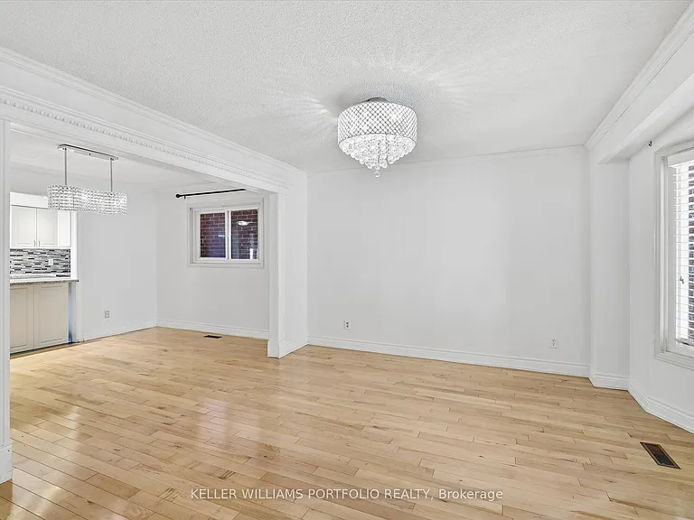73 Jessica Gdns — Photo 6