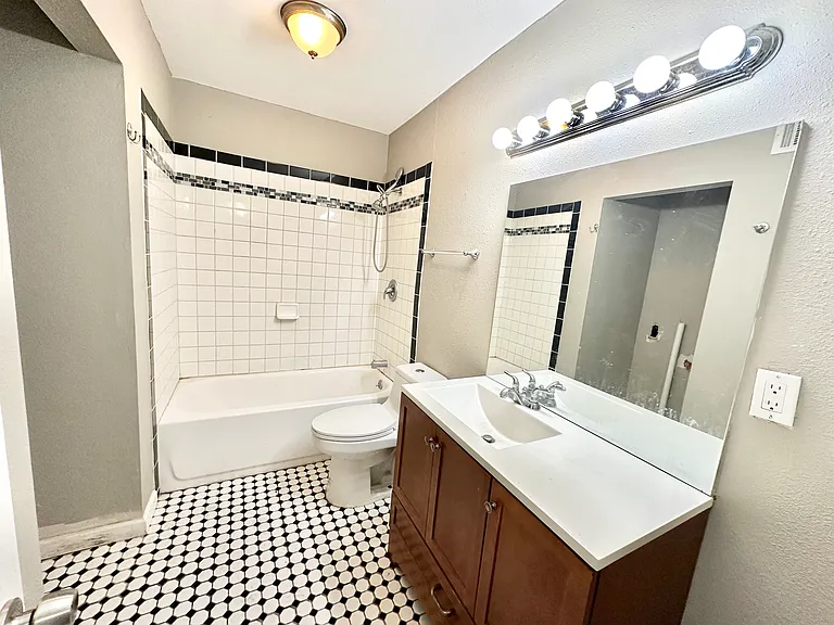 1302 S Quinlan Park Rd #B — Photo 11